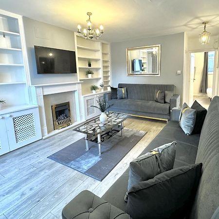 Newly Renovated Kensington 2 Bedroom Apartment With Balcony Near Harrods Sleeps 6, 2 Min Walk From Station Londres Extérieur photo