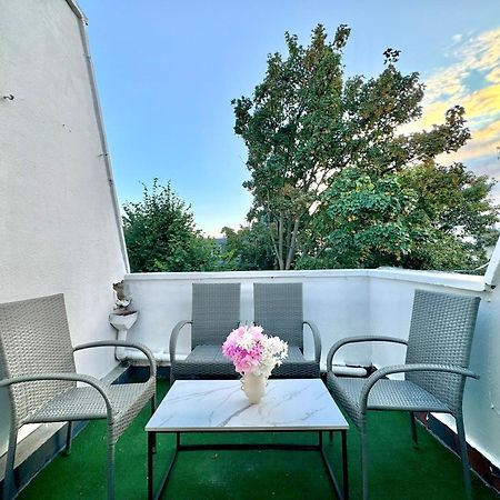 Newly Renovated Kensington 2 Bedroom Apartment With Balcony Near Harrods Sleeps 6, 2 Min Walk From Station Londres Extérieur photo