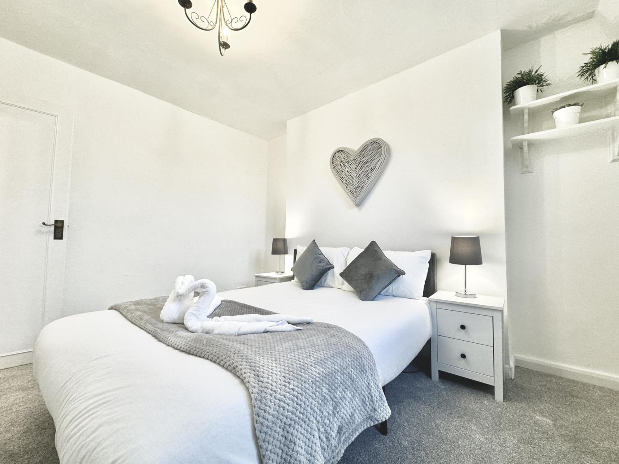 Newly Renovated Kensington 2 Bedroom Apartment With Balcony Near Harrods Sleeps 6, 2 Min Walk From Station Londres Extérieur photo