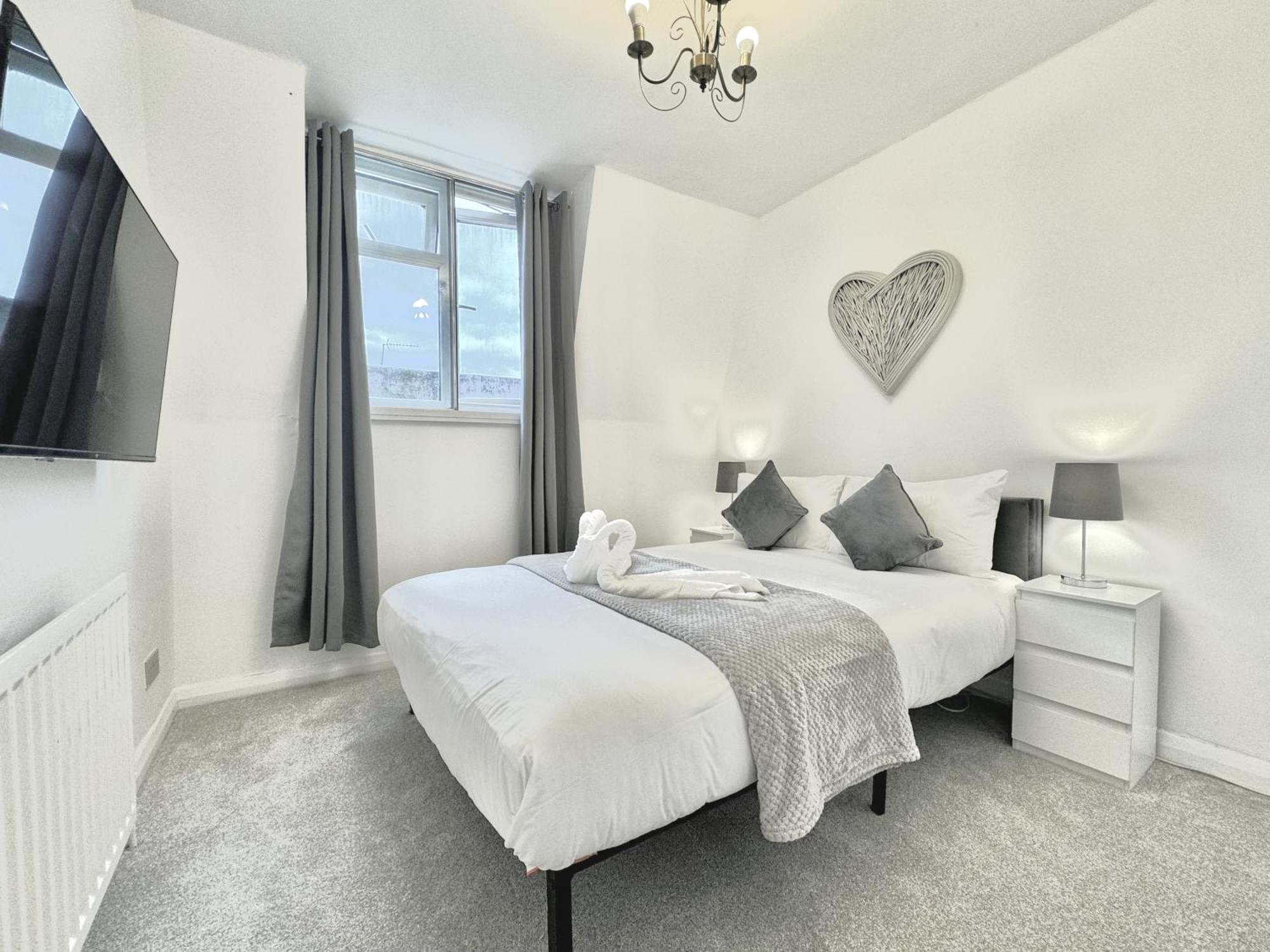 Newly Renovated Kensington 2 Bedroom Apartment With Balcony Near Harrods Sleeps 6, 2 Min Walk From Station Londres Extérieur photo
