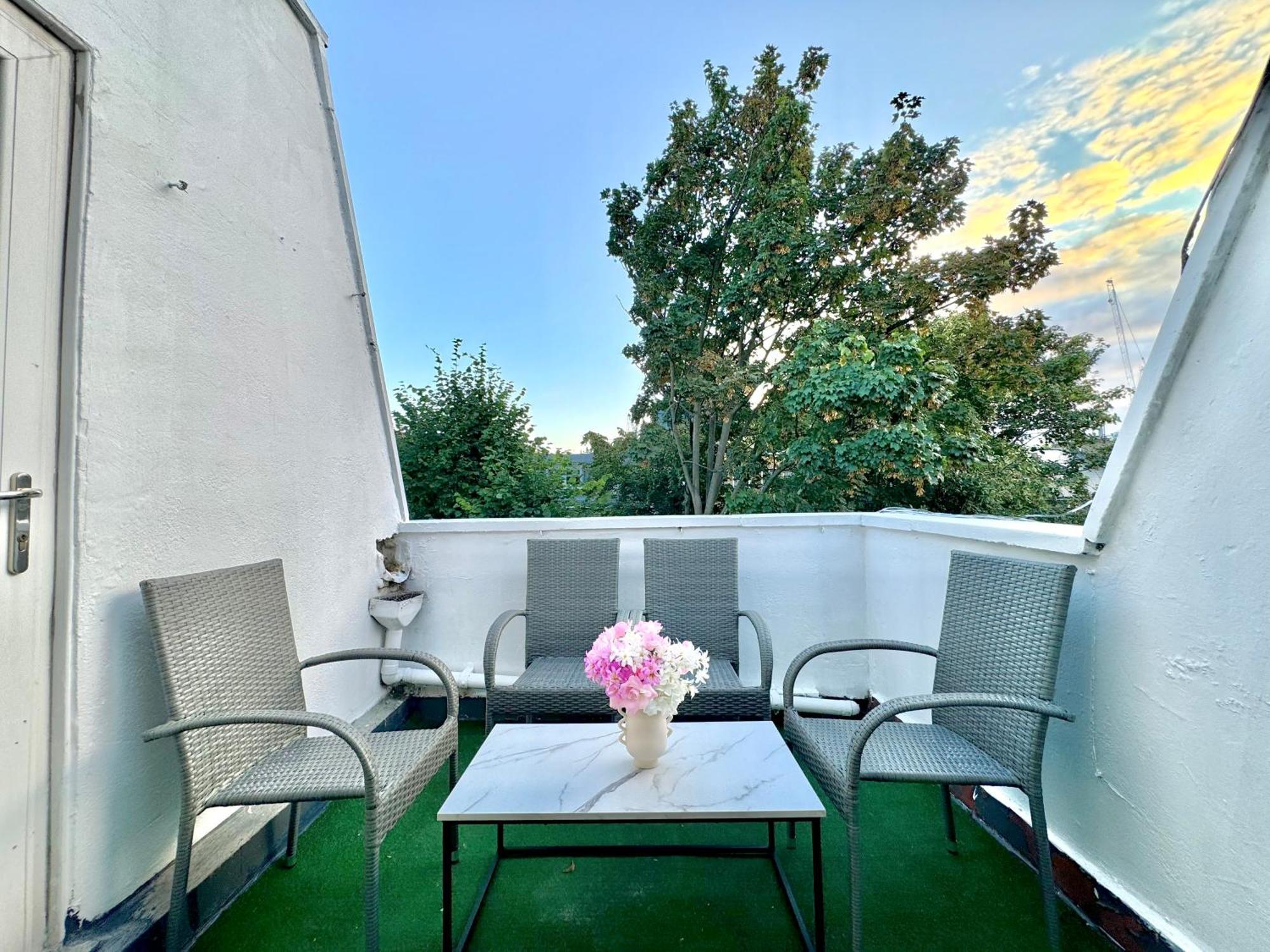 Newly Renovated Kensington 2 Bedroom Apartment With Balcony Near Harrods Sleeps 6, 2 Min Walk From Station Londres Extérieur photo