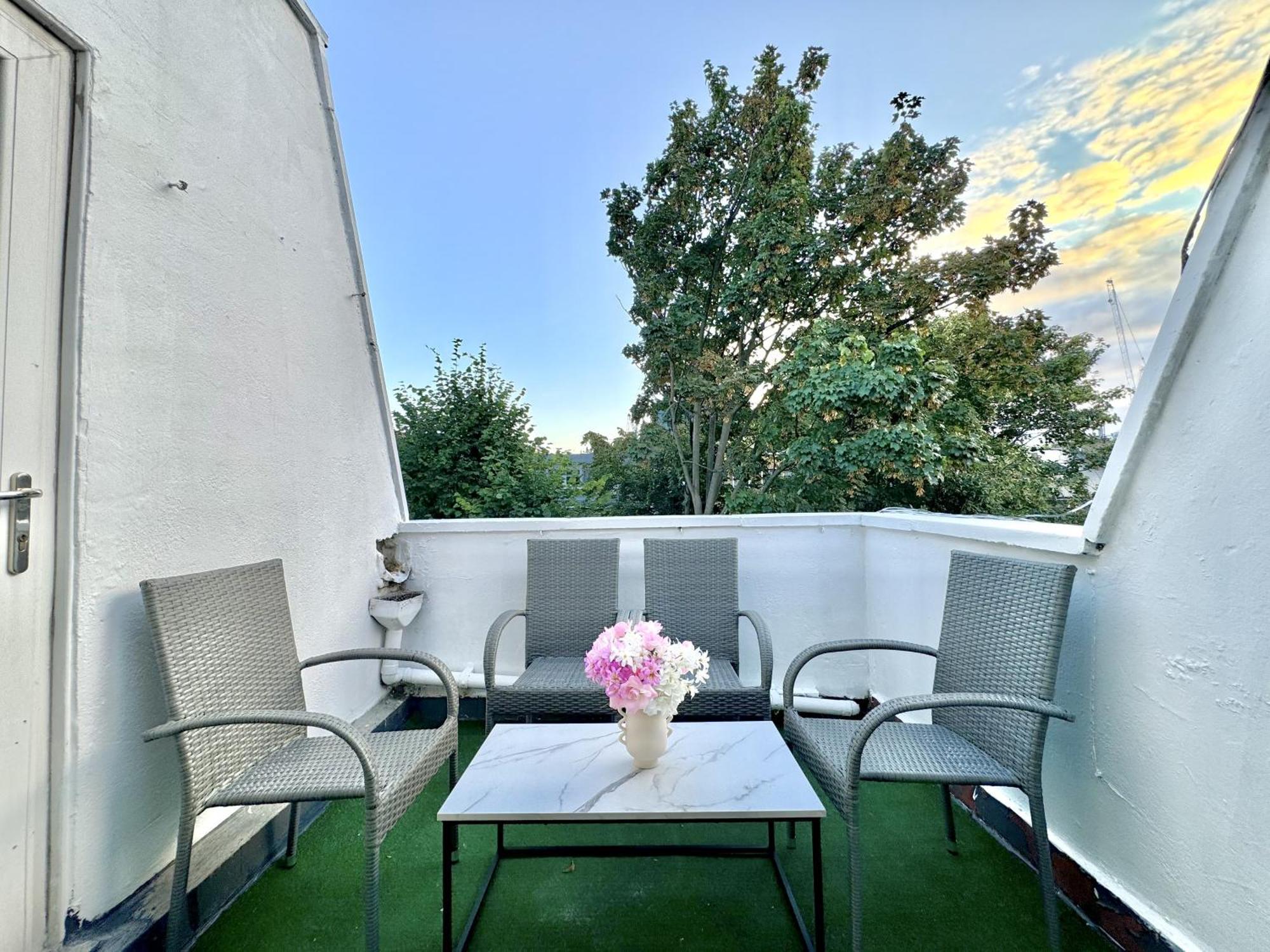 Newly Renovated Kensington 2 Bedroom Apartment With Balcony Near Harrods Sleeps 6, 2 Min Walk From Station Londres Extérieur photo