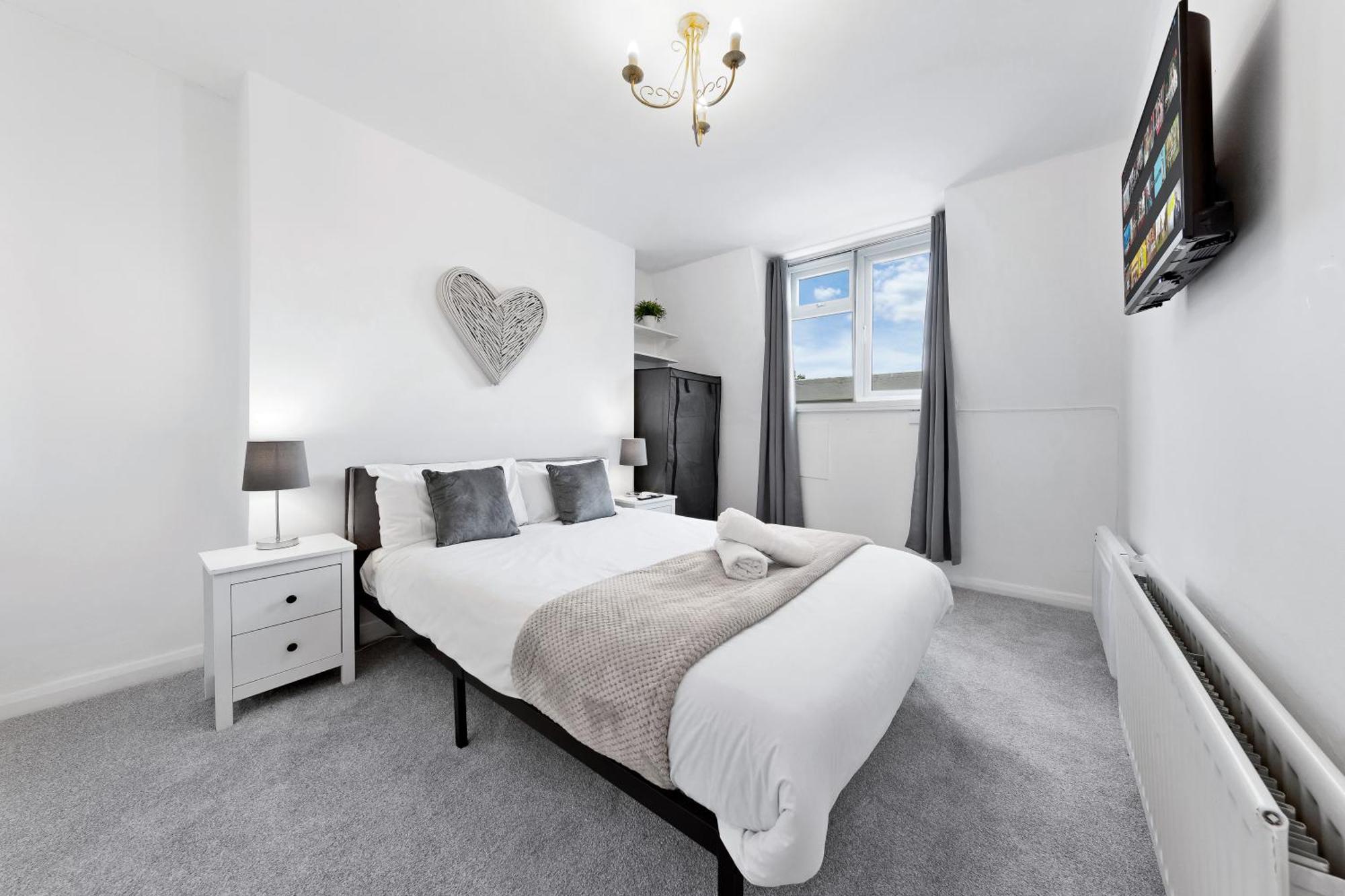 Newly Renovated Kensington 2 Bedroom Apartment With Balcony Near Harrods Sleeps 6, 2 Min Walk From Station Londres Extérieur photo