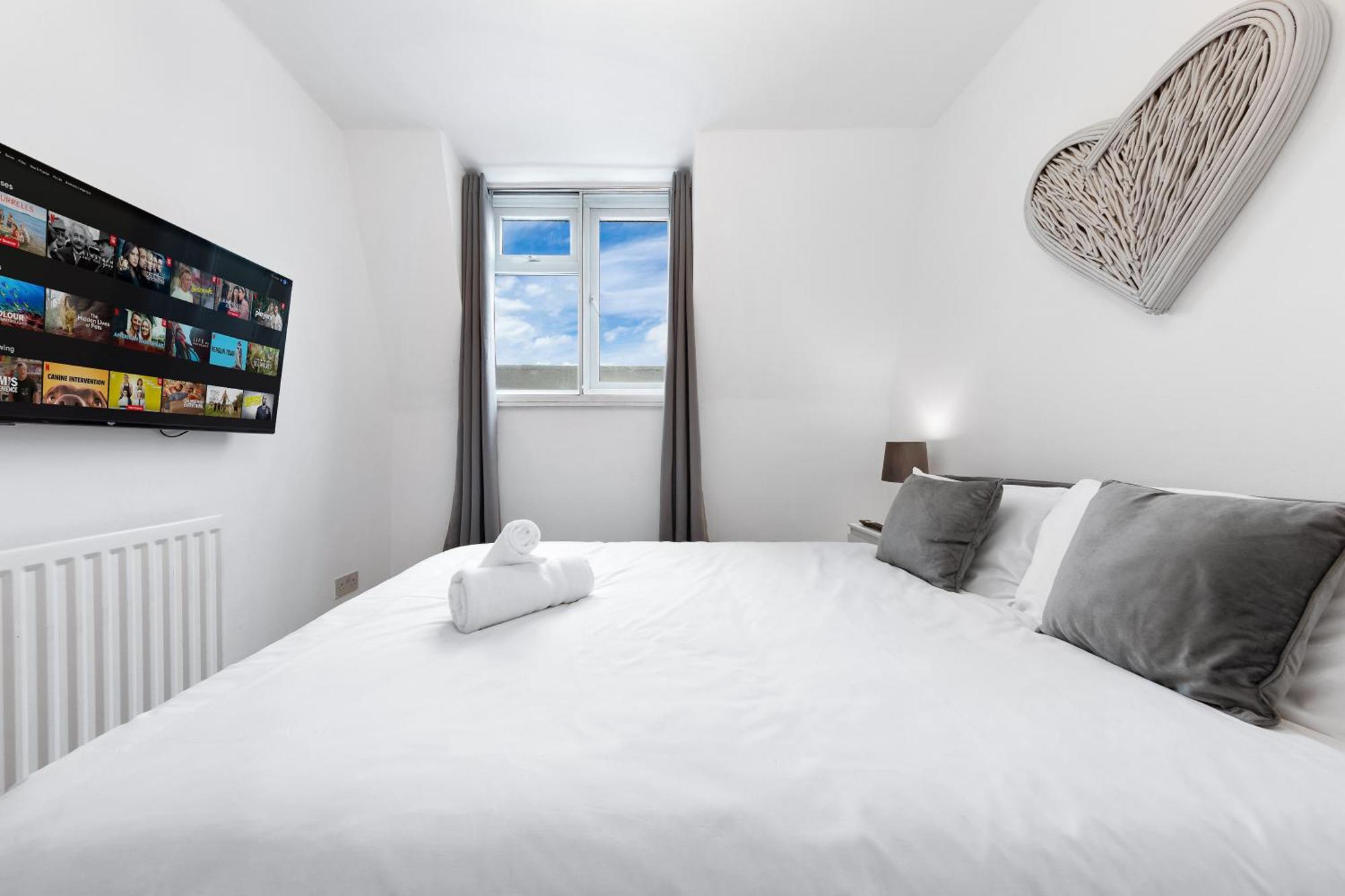 Newly Renovated Kensington 2 Bedroom Apartment With Balcony Near Harrods Sleeps 6, 2 Min Walk From Station Londres Extérieur photo