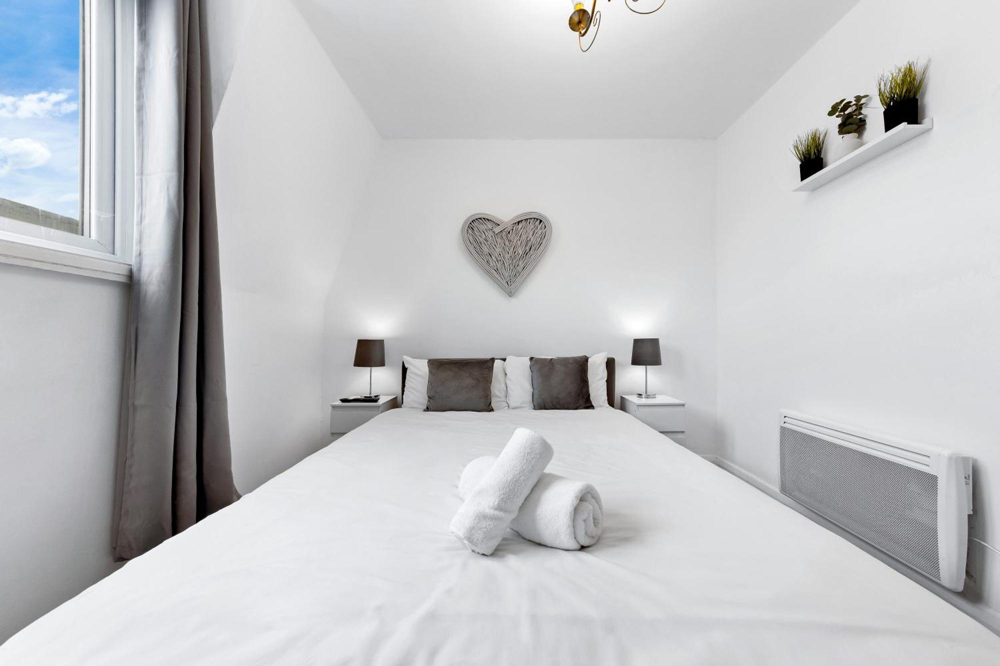 Newly Renovated Kensington 2 Bedroom Apartment With Balcony Near Harrods Sleeps 6, 2 Min Walk From Station Londres Extérieur photo