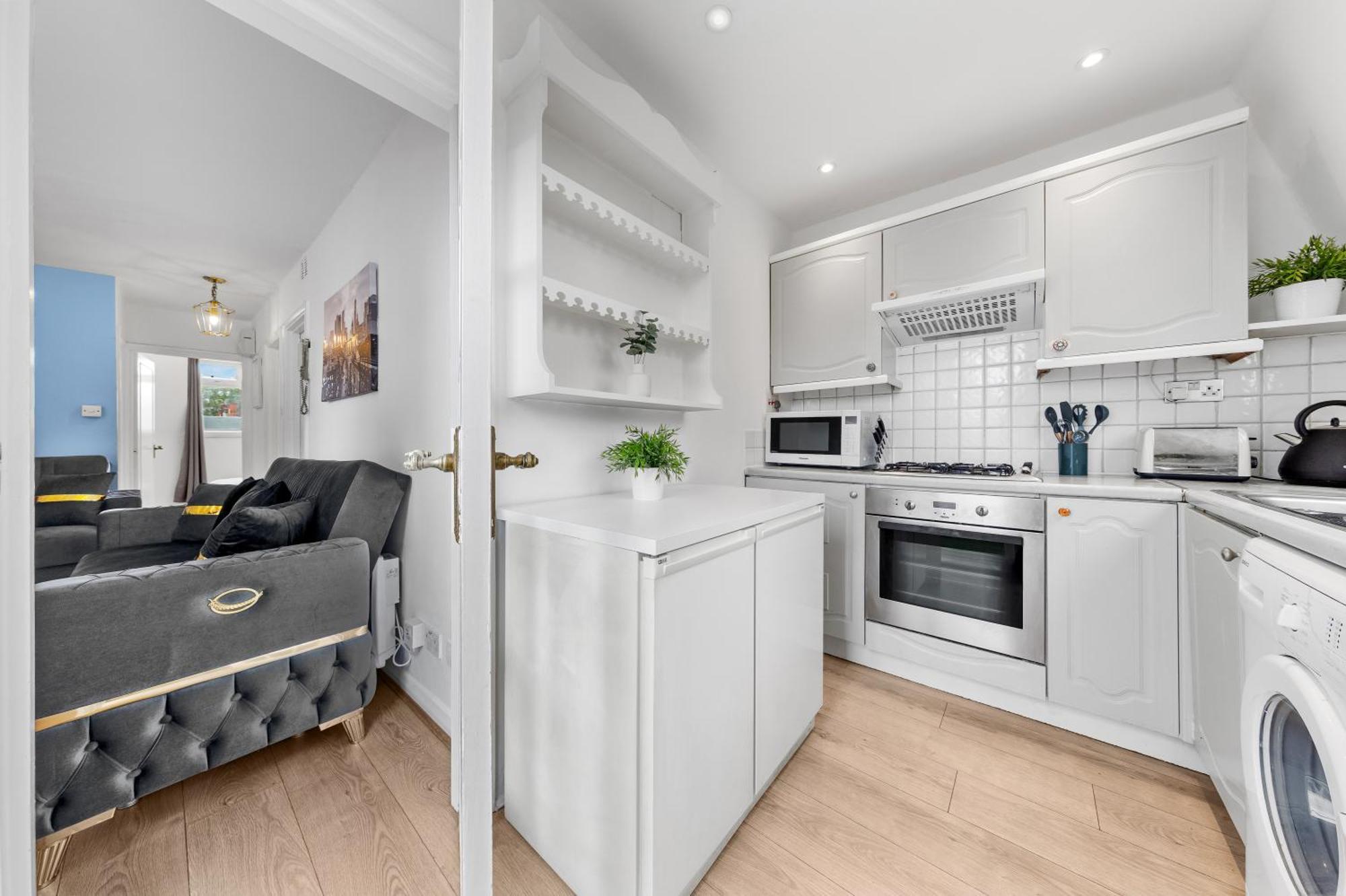 Newly Renovated Kensington 2 Bedroom Apartment With Balcony Near Harrods Sleeps 6, 2 Min Walk From Station Londres Extérieur photo