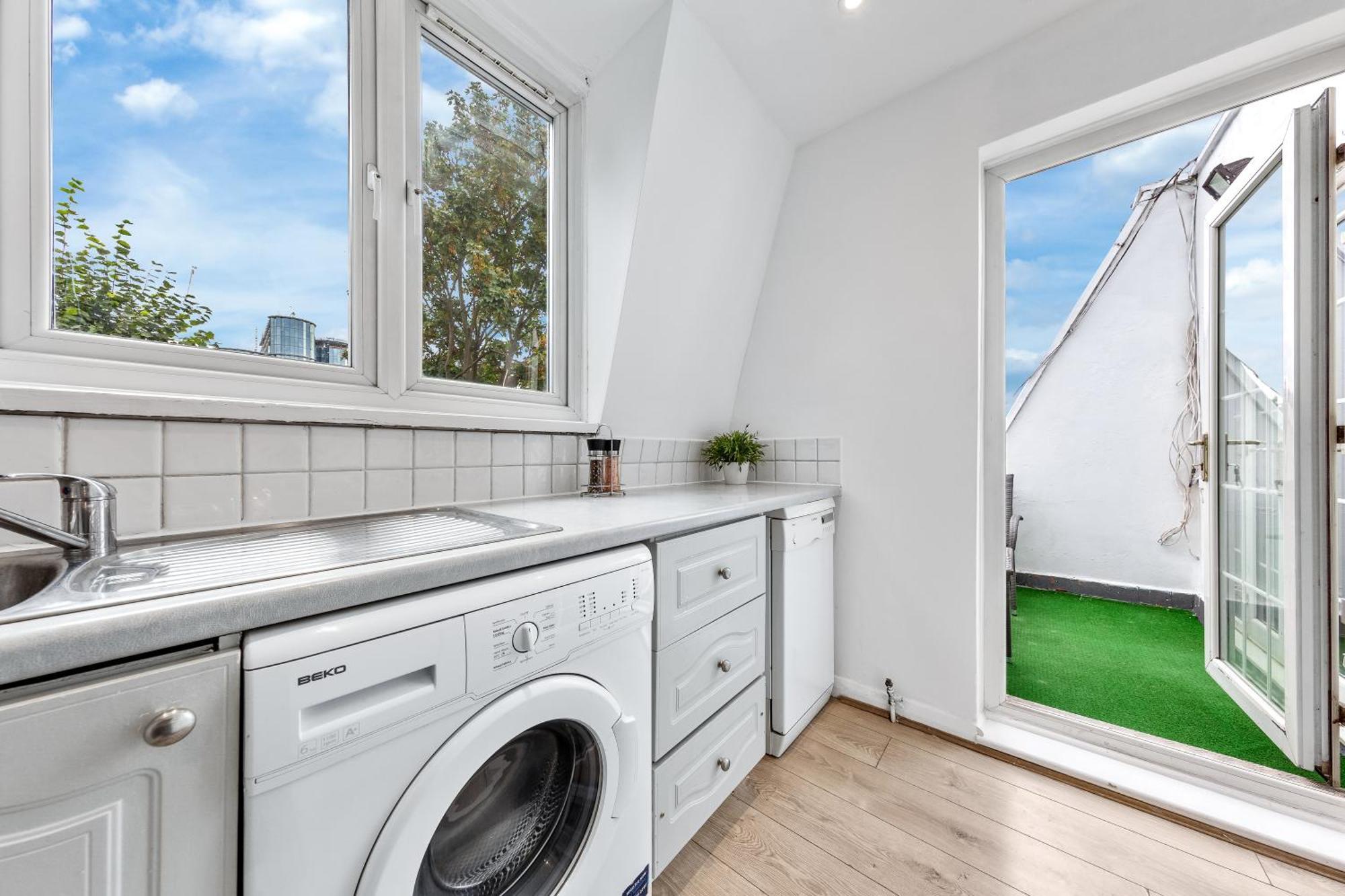 Newly Renovated Kensington 2 Bedroom Apartment With Balcony Near Harrods Sleeps 6, 2 Min Walk From Station Londres Extérieur photo