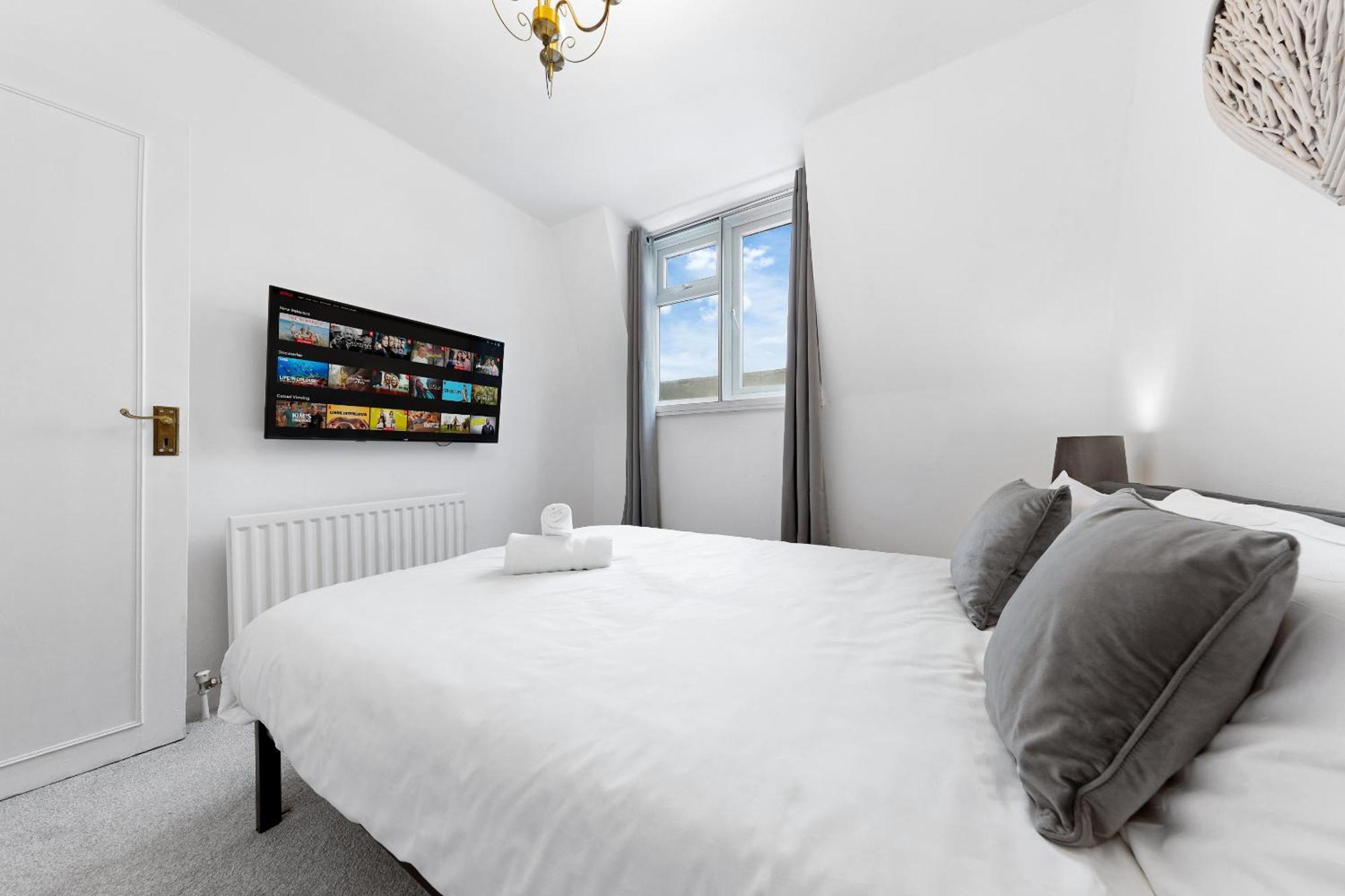 Newly Renovated Kensington 2 Bedroom Apartment With Balcony Near Harrods Sleeps 6, 2 Min Walk From Station Londres Extérieur photo