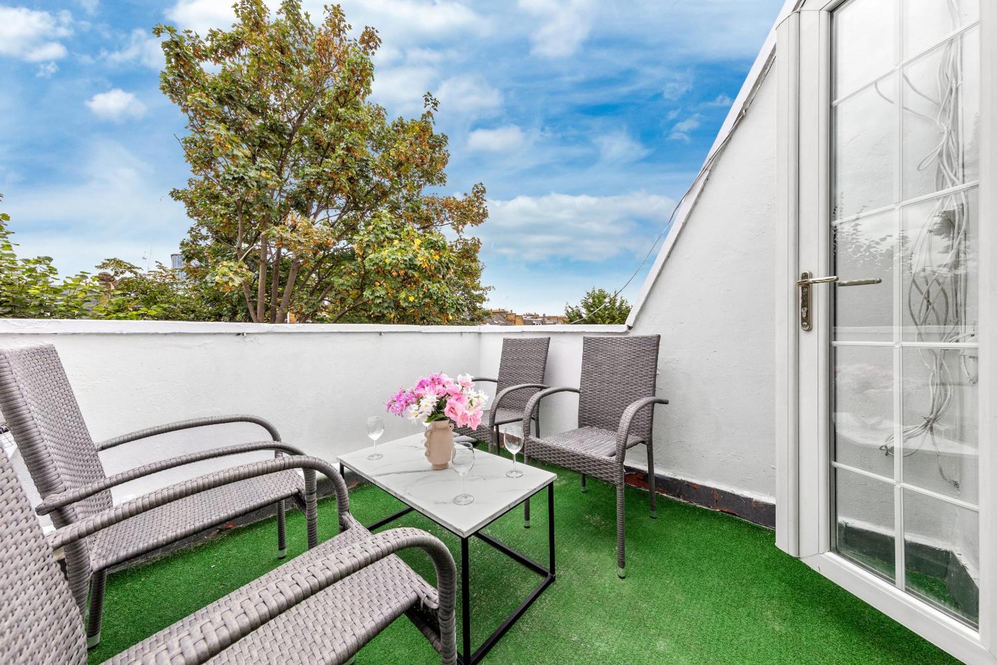Newly Renovated Kensington 2 Bedroom Apartment With Balcony Near Harrods Sleeps 6, 2 Min Walk From Station Londres Extérieur photo